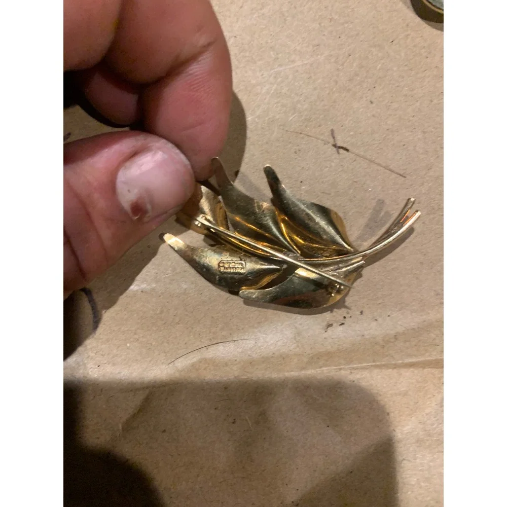 Vintage Krementz Gold Filled Leaf Brooch Textured Botanical Pin Mid Century